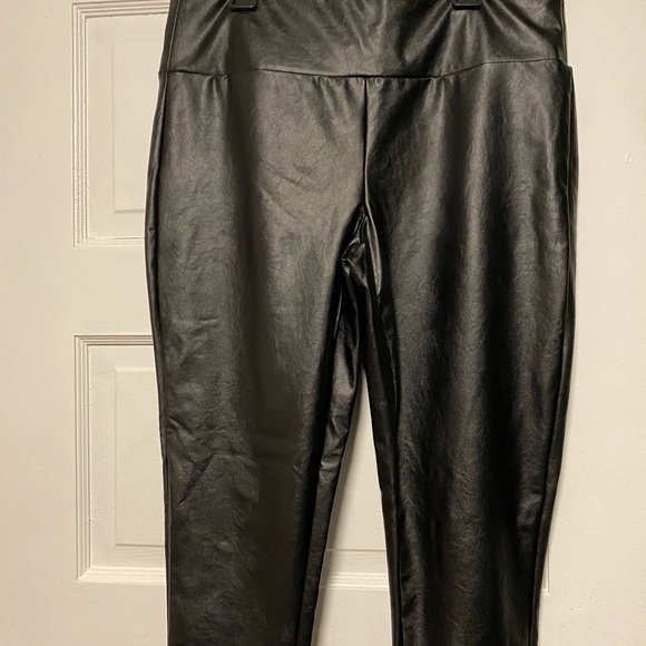 ❗️SOLD❗️KENDALL + KYLIE LEATHER LEGGINGS - Picture 2 of 5